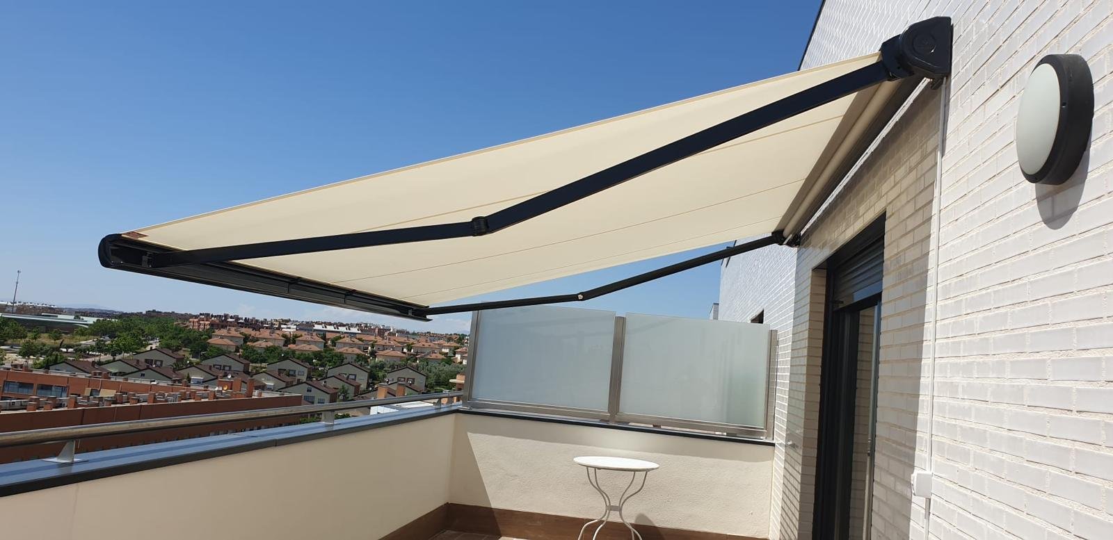 Toldos cofres extensibles motorizados 3